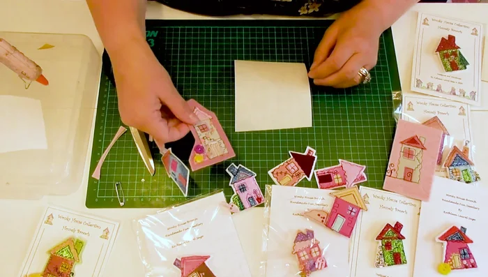 Select a brooch base (piece of felt or similar material).