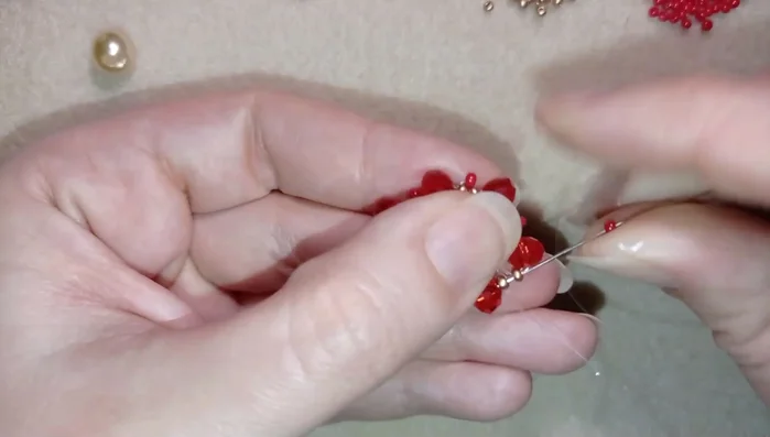 Repeat step 8 for three more rows. After the last row of beads add a securing thread to help keep the shape.