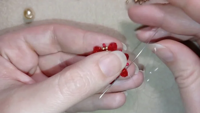 Repeat step 8 for three more rows. After the last row of beads add a securing thread to help keep the shape.