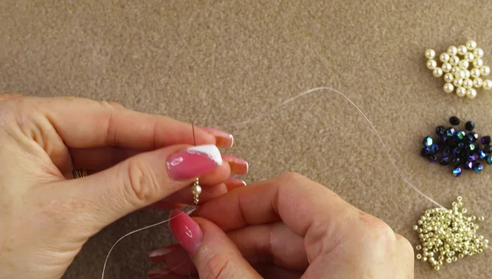Secure the circle: Go back through all the beads to ensure the circle is complete. Exit the thread through the first 11/0 seed bead after the pearl.