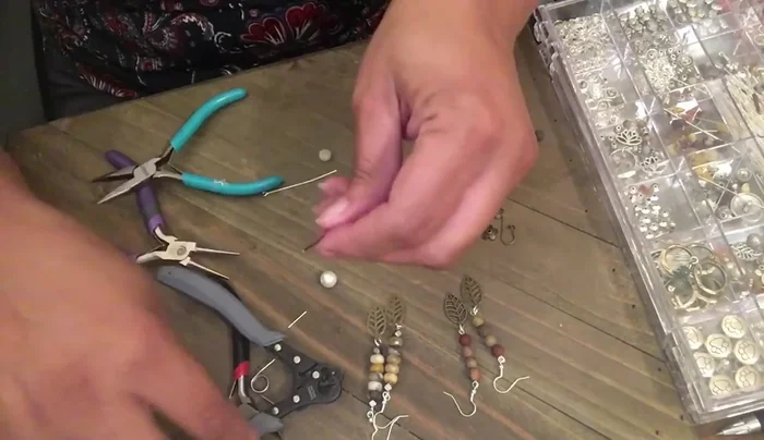 Create a loop at the end of the wire.