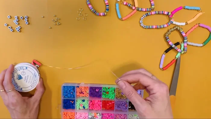 Keep the elastic thread on its spool to prevent sliding.