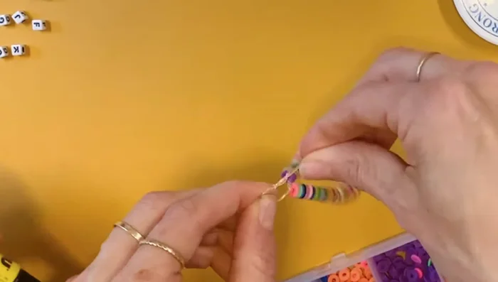 Follow steps 5-8 from the Rainbow/Random Color Bracelet method.