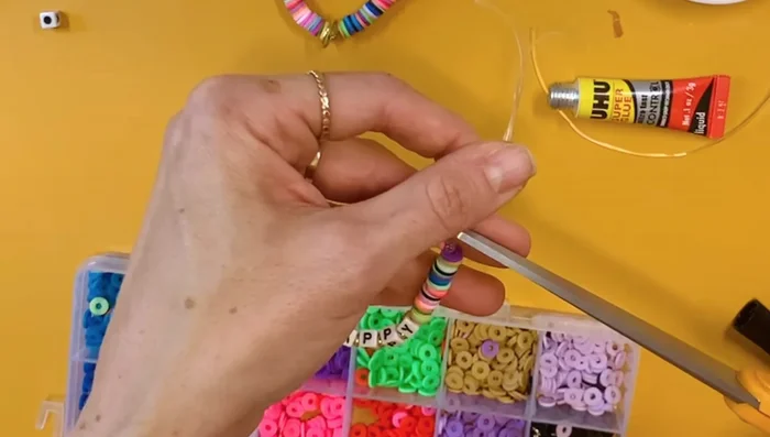 Trim the excess elastic thread.