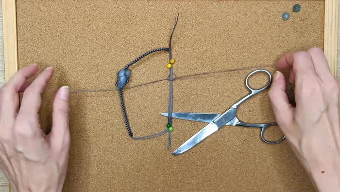Create a closure using a 30cm cord: create three square knots, make an overhand knot at the back, and cut/burn the excess.