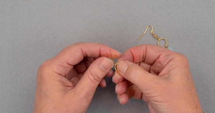 Secure the loop: Wrap the wire tail around the loop twice, snug against the gemstone. Trim the excess wire.