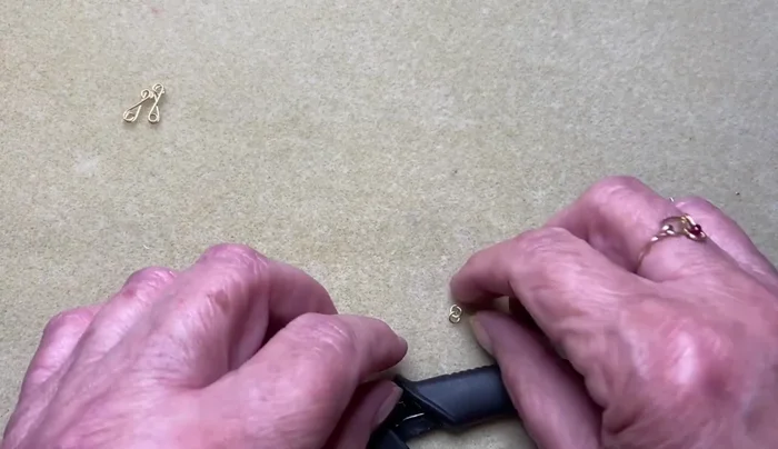 Connect links using jump rings.