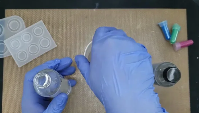 Mix resin and colorants: Slowly mix the resin A and B until completely clear and swirl-free (approx. 3-5 minutes). If using mica powders, mix small amounts in separate cups for different colors.