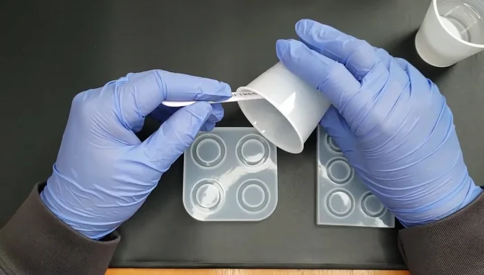 Pour resin into molds: Gently pour the resin mixture into the silicone ring molds. Avoid overfilling. If necessary, use a craft stick to remove excess resin from the top.