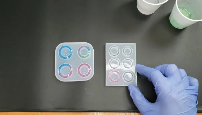 Let the resin cure: Allow the resin rings to cure completely, undisturbed, for approximately 24 hours.