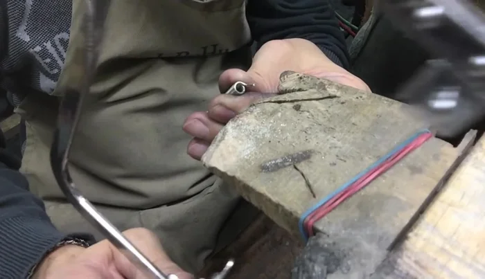 Mark the links: Mark the links with a pen to know where to stop when closing.