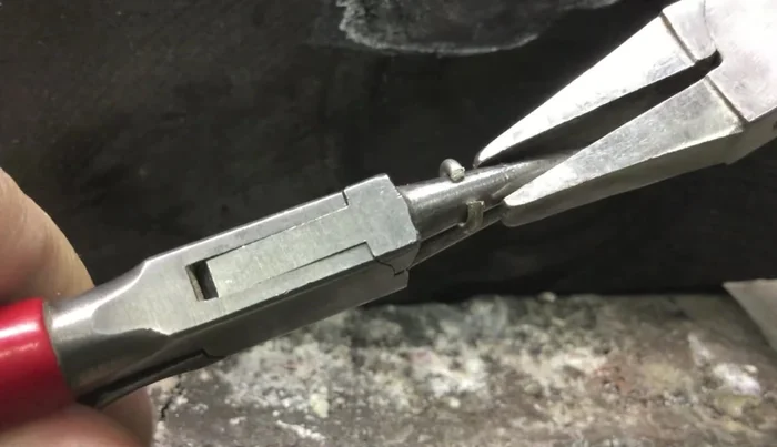 Mark the links: Mark the links with a pen to know where to stop when closing.