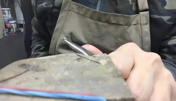 Final touches: Finish by adding a clasp and polishing the chain.