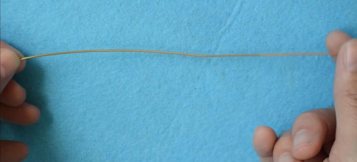 Cut a 30cm piece of copper wire (adjust based on finger size).
