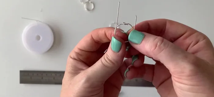 Secure the ring at the back by overlapping the wire ends and creating a connection directly opposite the knot.