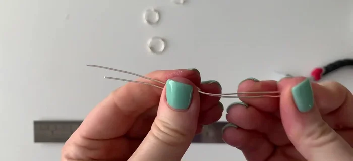 Secure the ring at the back by overlapping and connecting the wires, ensuring the connection is in the middle.