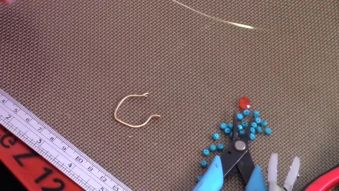 Prepare the beading wire: Cut approximately 1.5 feet of 24 gauge wire. It's better to have extra wire.