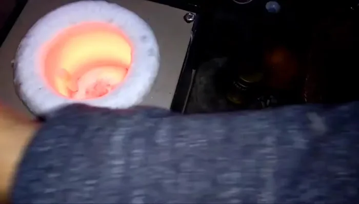 Waiting for the gold to melt (temperature check at 2080)