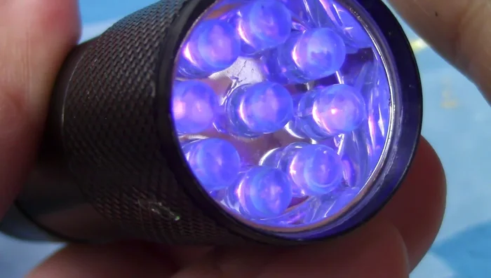 Cure with UV light: Expose the resin to a UV light for about two minutes, ensuring all sides are illuminated.