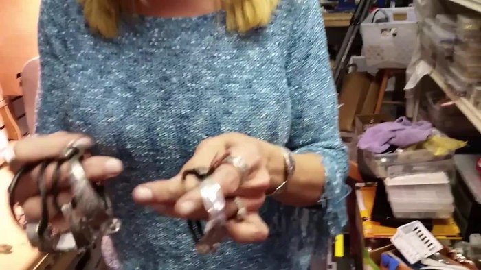 Bend the other end: Use a mini pin and ring forming block to bend the other end of the silverware backward, ensuring the decorative side faces up.