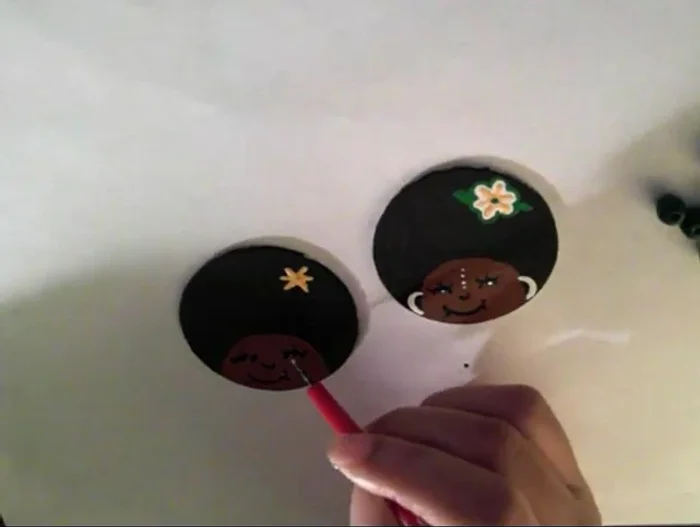 Add small details to the sides of the face. 