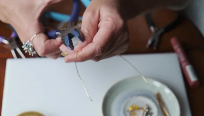 Cut the wire in the middle to create two separate ends.