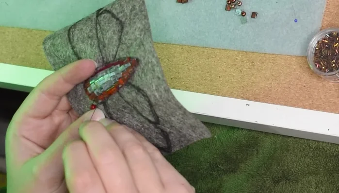 Add red seed beads for the eyes.