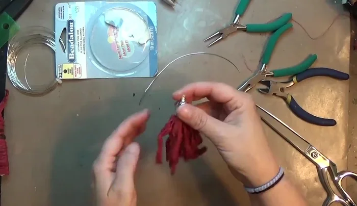 Attach the tassel to a chain (optional).