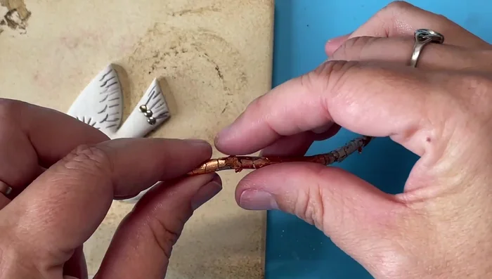 Create a clay edging around the bird, ensuring good contact with the base.