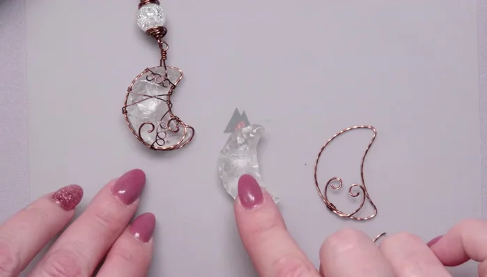 Create loops in the 24 gauge wire using round nose pliers to add detail.