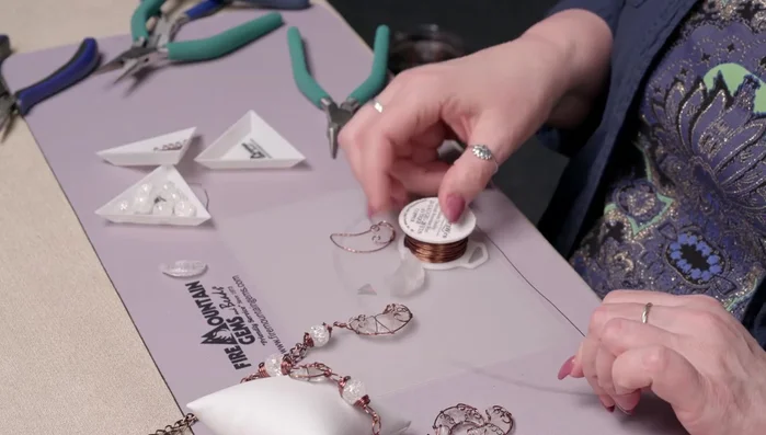 Create loops in the 24 gauge wire using round nose pliers to add detail.