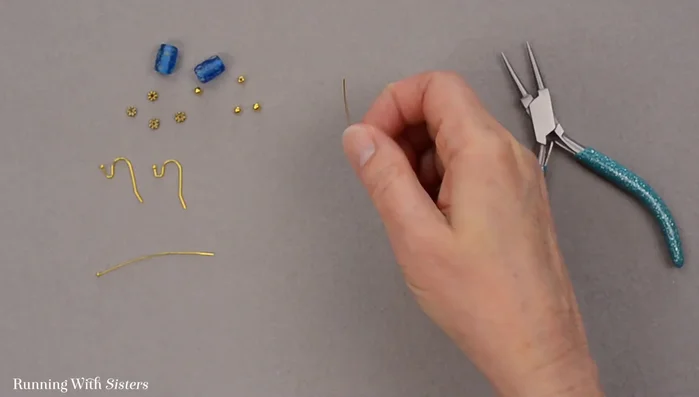 Repeat step 2 in reverse order (daisy spacer, round bead).