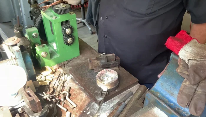 Pour the molten gold: Carefully pour the molten gold into the prepared ingot mold.