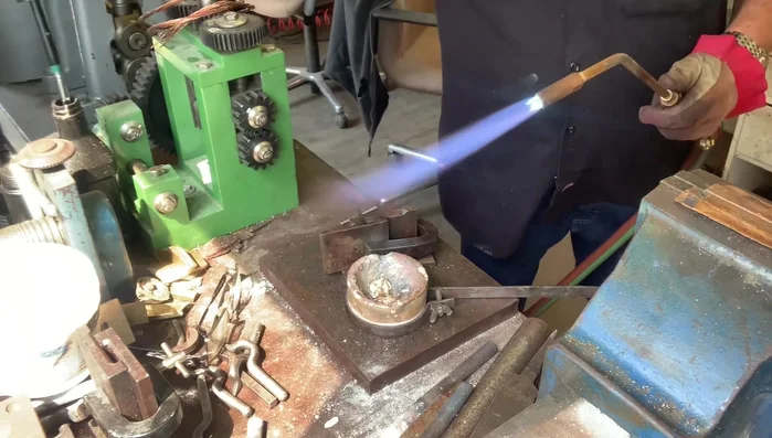 Pour the molten gold: Carefully pour the molten gold into the prepared ingot mold.