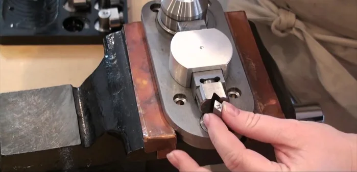 Install the 60-degree diamond bit into the ring bender.