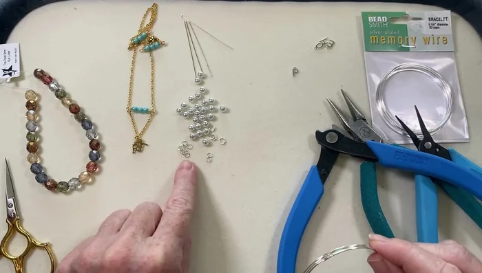 Prepare materials: memory wire, alphabet charm, jump ring, beads (check glass beads and pearls), memory wire cutter, chain nose pliers.