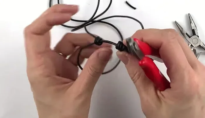 Trim the excess cord. Do not glue the knots.