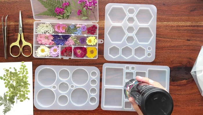 Cure first layer: Use UV lamps (5 minutes per lamp) to cure the resin.