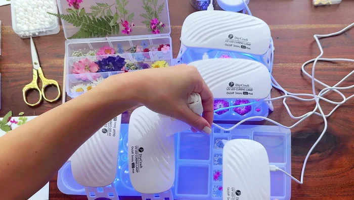 Cure second layer: Cure with UV lamps (5 minutes per lamp).