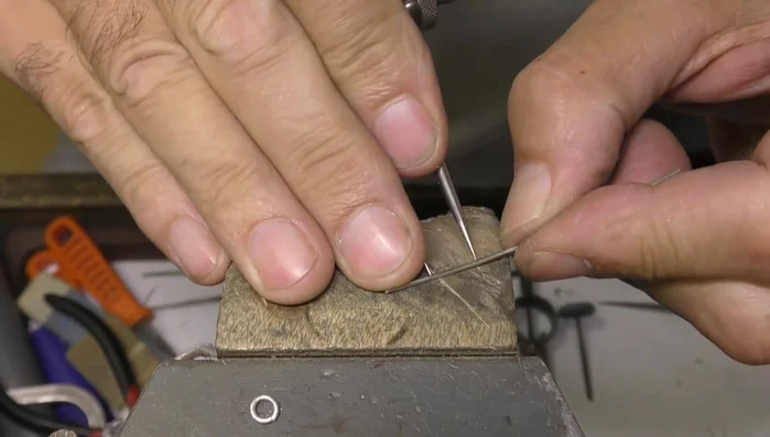 Double over the wire to create the other half of the setting.