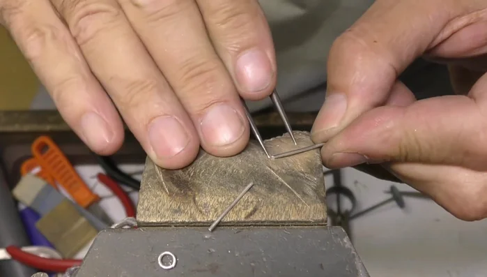 Double over the wire to create the other half of the setting.