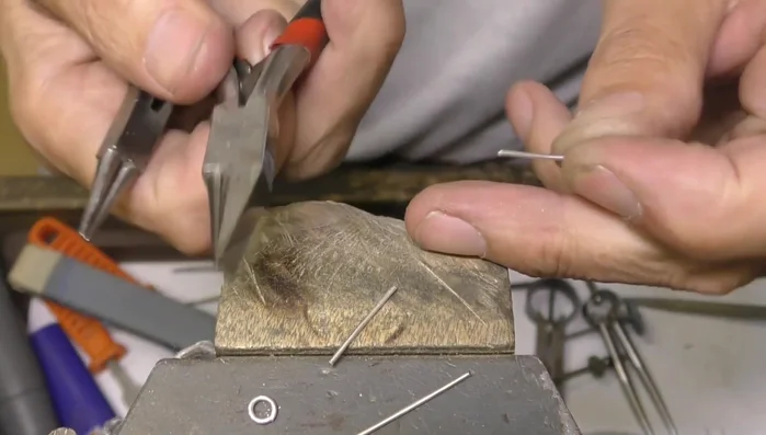 Flatten the top of the setting.