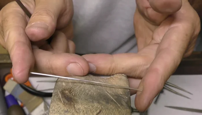 Double over the wire to create the other half of the setting.