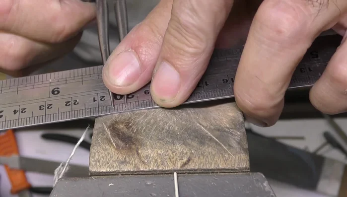 Create seating cuts in the claws using a tapered burr, avoiding excessive depth.