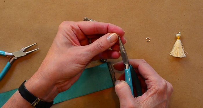 Repeat step 5 to attach the top of the brooch assembly to the ribbon.