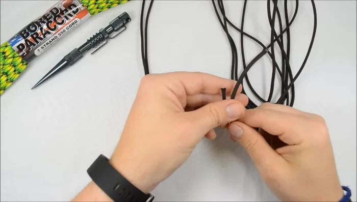 Measure and prepare the cord: Fold the paracord in half, find the center point, and measure the bracelet length (wrist circumference + 1 inch).