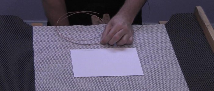 Prepare the copper wire: Cut a piece about 1.5-2 feet long.