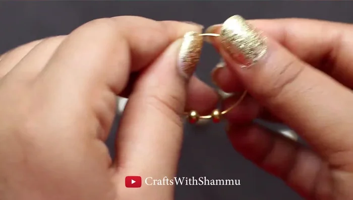 Bend the end of the hoop back to its original position.