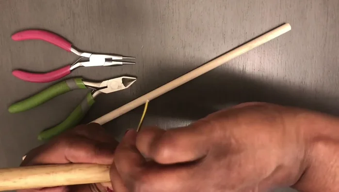 Bring the wire down and wrap it around the base of the already created structure.