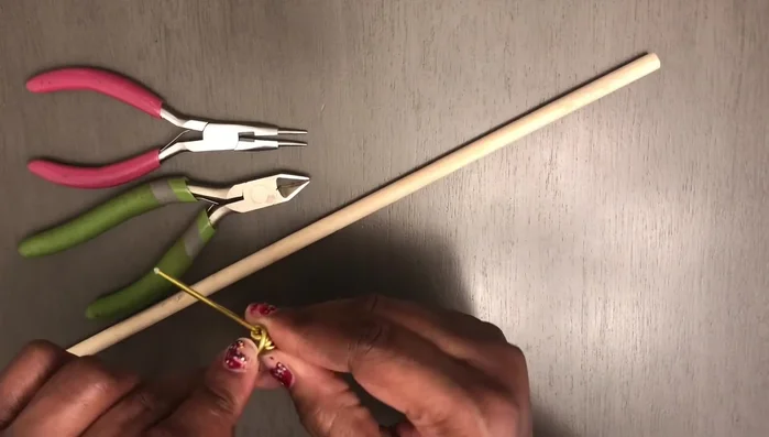 Bring the wire down and wrap it around the base of the already created structure.